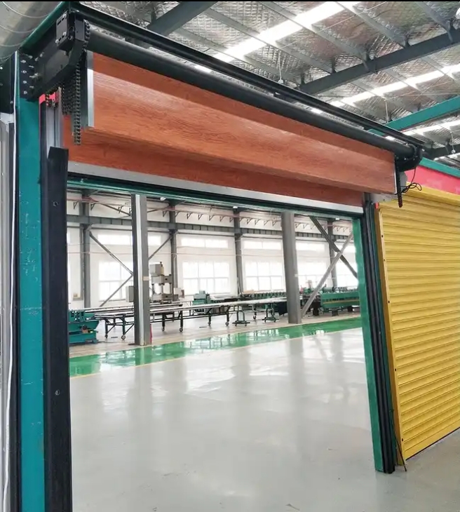Porte de garage empilable aérienne de contrôle automatique en bois avec bande de cachetage