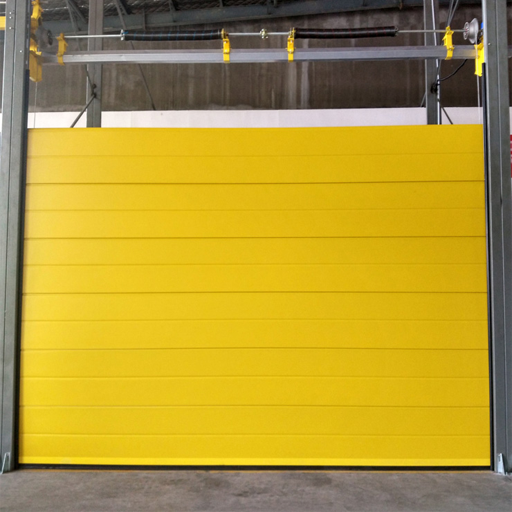 Porte industrielle sectionnelle jaune