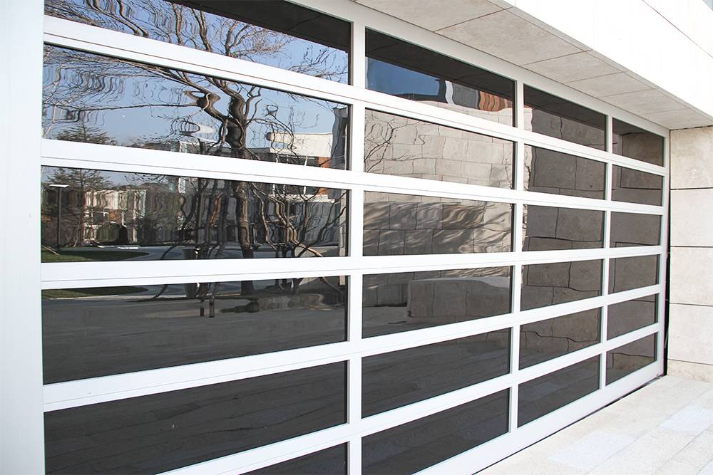 Portes de garage pleine vue en verre et aluminium